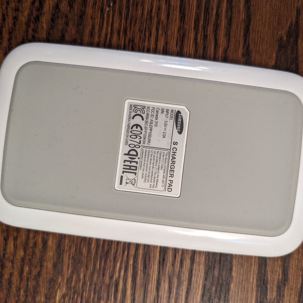 Samsung S Wireless Charger Pad - Picture 2 of 3